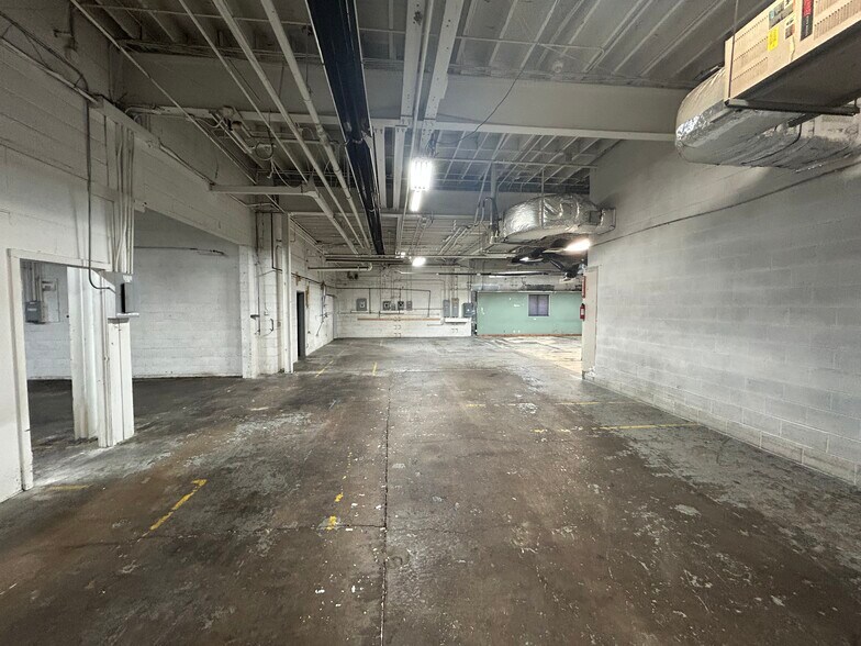 More Photos Of 2019 W Lusher Ave, Elkhart Warehouse For Sale