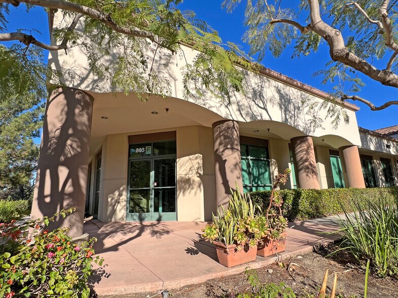 More Photos Of 803 Camarillo Springs Rd, Camarillo Office For Lease