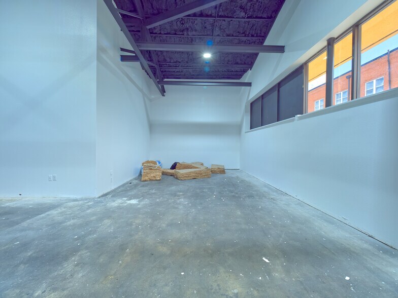 More Photos Of 18 S Main St, Brooksville Office For Lease