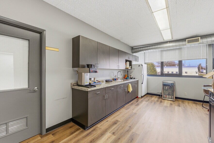 More Photos Of 424 E Oshkosh St, Ripon Manufacturing For Sale