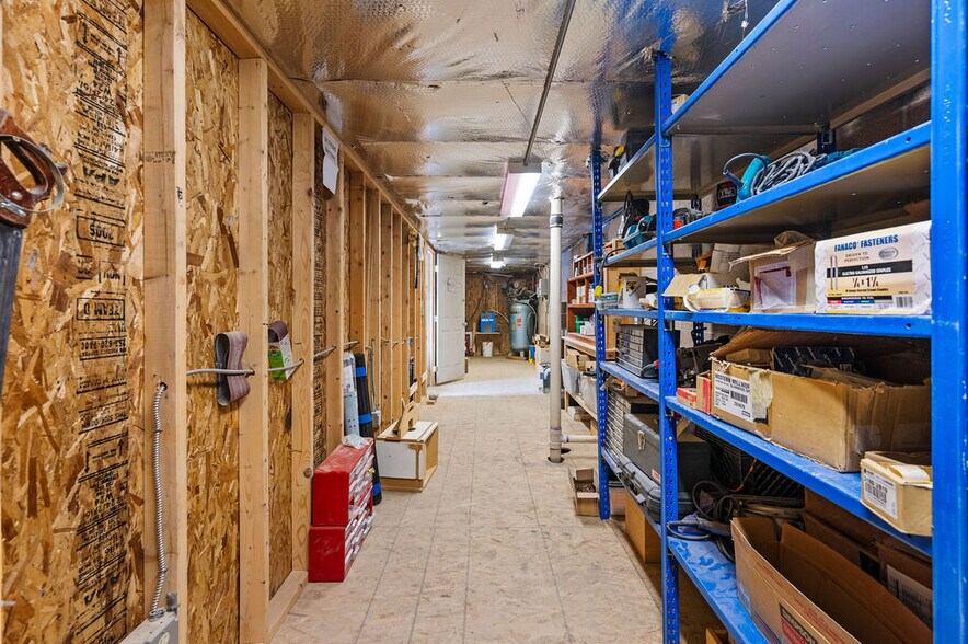 More Photos Of 2005 CR 319, Rifle Warehouse For Lease