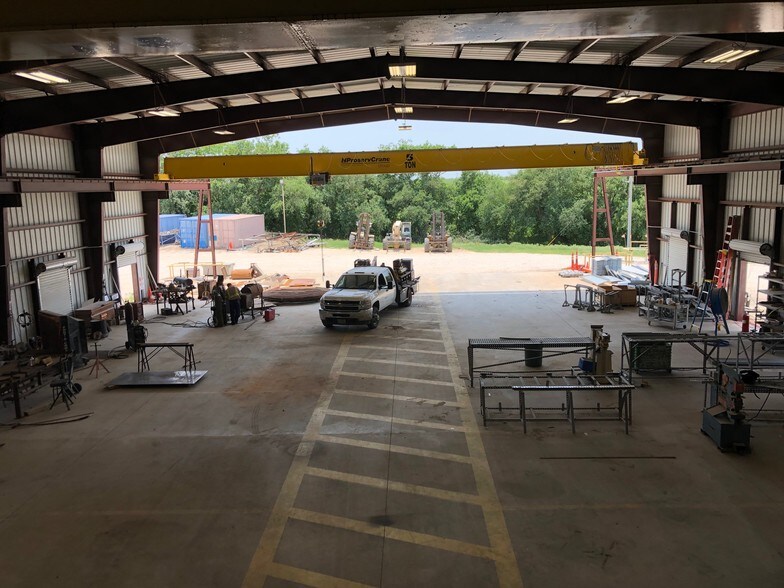 More Photos Of 8730 S Highway 181, Kenedy Warehouse For Lease