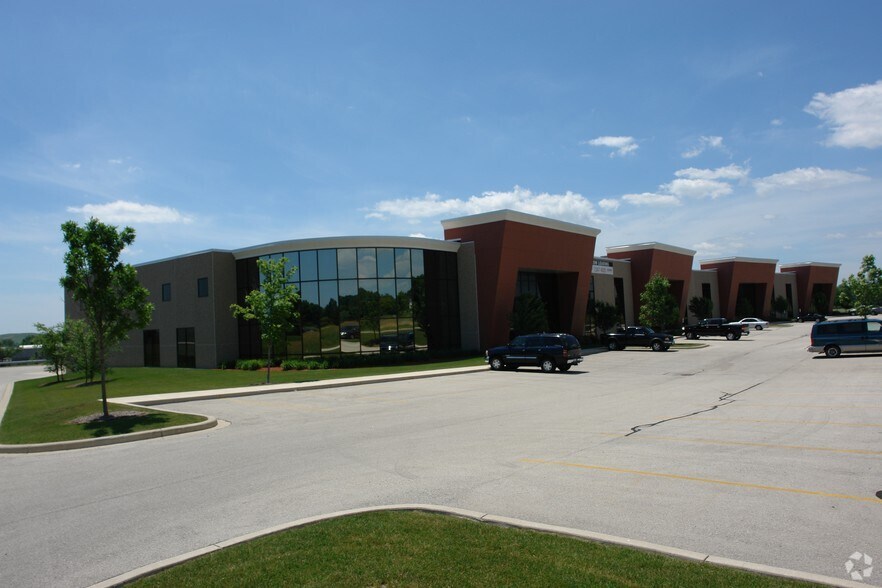 More Photos Of N110W13125 Washington Dr, Germantown Warehouse For Lease