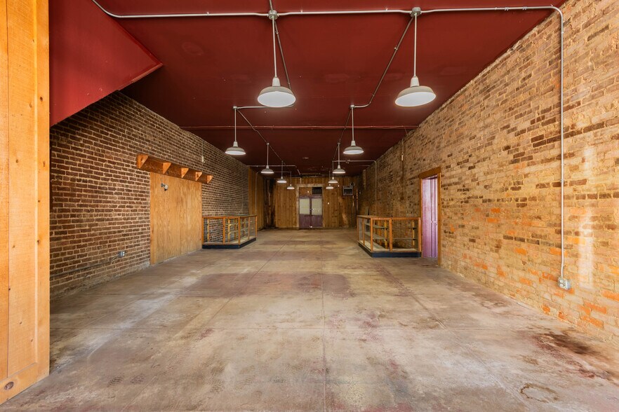 More Photos Of 135 Main St, Smiths Grove Storefront For Sale