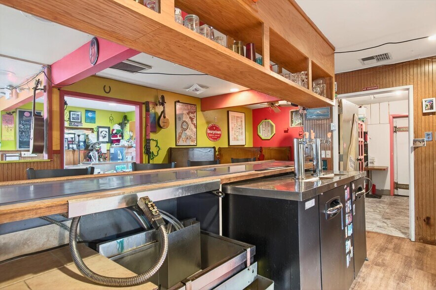 More Photos Of 50316 Columbia River Hwy, Scappoose Restaurant For Sale