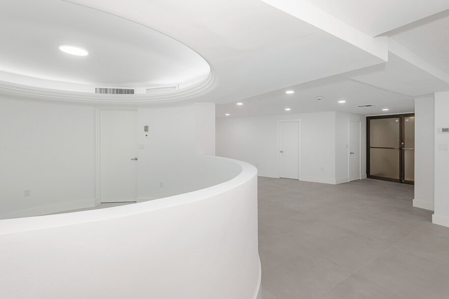 More Photos Of 5401 Collins Ave, Miami Beach Apartments For Sale