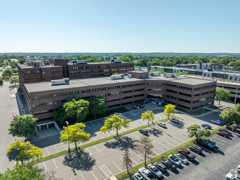 More Photos Of 2001 Killebrew Dr, Bloomington Office For Lease
