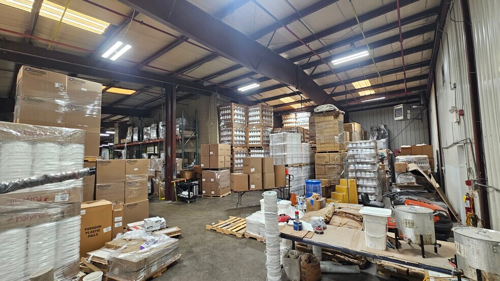 More Photos Of 1180 Atlantic Dr, West Chicago Warehouse For Lease
