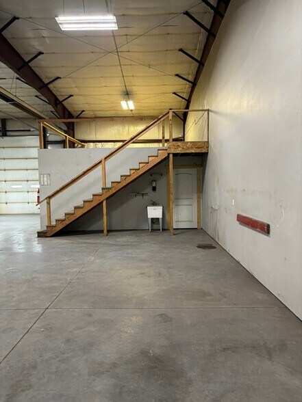 More Photos Of 659 N Yellowstone Hwy, Rigby Flex For Lease