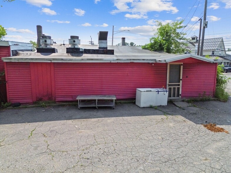 More Photos Of 164 Pleasant St, Brunswick Restaurant For Sale