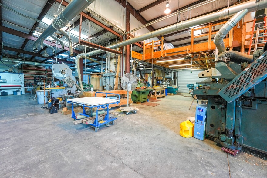 More Photos Of 7800 County Road 24, Fairhope Showroom For Sale