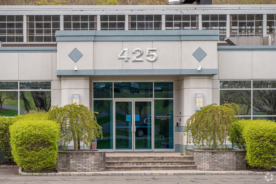 More Photos Of 425 Saw Mill River Rd, Ardsley Manufacturing For Sale