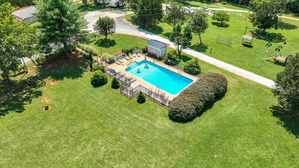 More Photos Of 1105 W Lake Rd, Spout Spring Trailer Camper Park For Sale