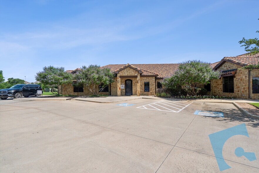 Primary Photo Of 2011 E Kirkwood Blvd, Southlake Office For Lease