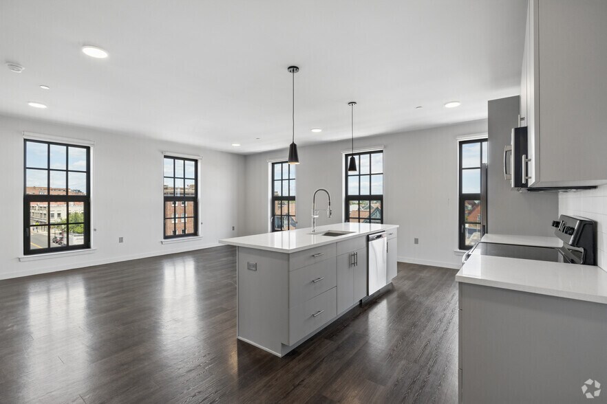 More Photos Of 10 Monroe St, Norwalk Apartments For Lease