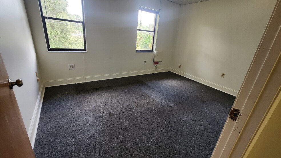 More Photos Of 720-722 E Fletcher Ave, Tampa Loft Creative Space For Lease