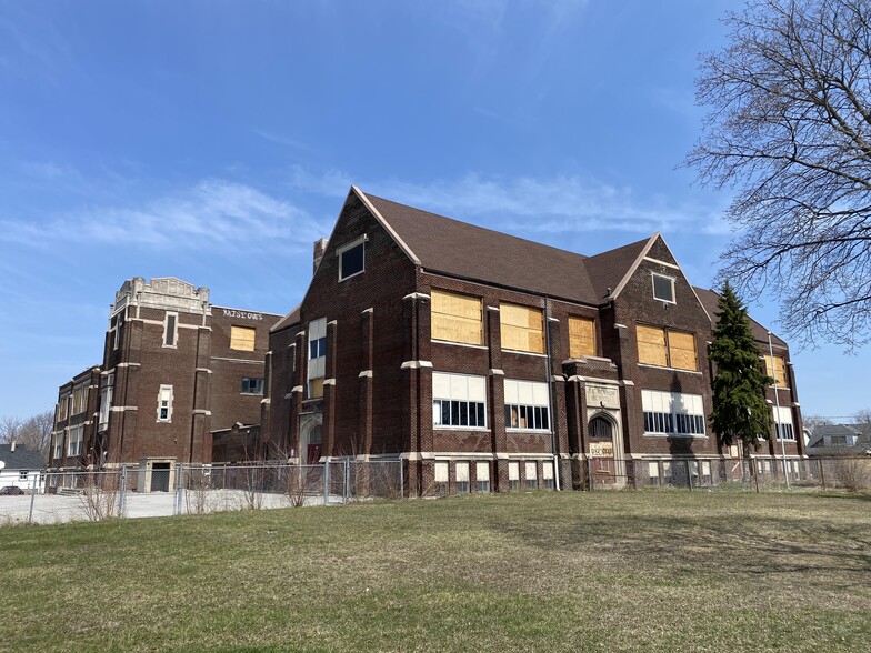 Primary Photo Of 1556 Wyandotte St W, Windsor Schools For Sale
