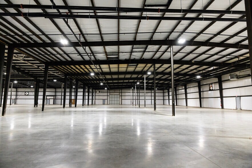 More Photos Of 802 Swan Dr, Smyrna Warehouse For Lease