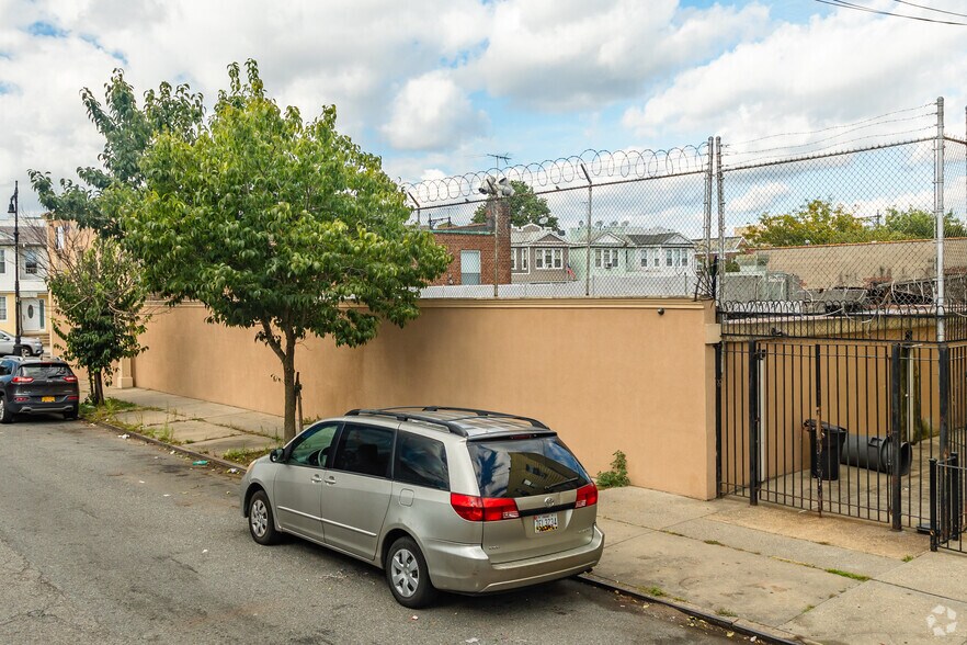 More Photos Of 7202 Myrtle Ave, Glendale Lodge Meeting Hall For Sale