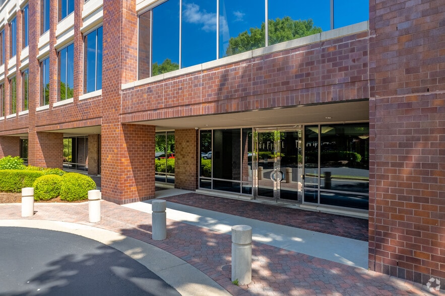 More Photos Of 3780 Mansell Rd, Alpharetta Unknown For Lease