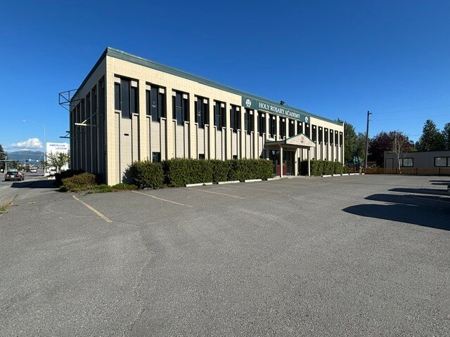 More Photos Of 900 W Fireweed Ln, Anchorage Flex For Sale