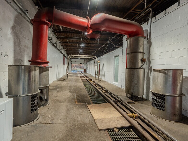 More Photos Of 627 Erie Ave, North Tonawanda Carwash For Sale