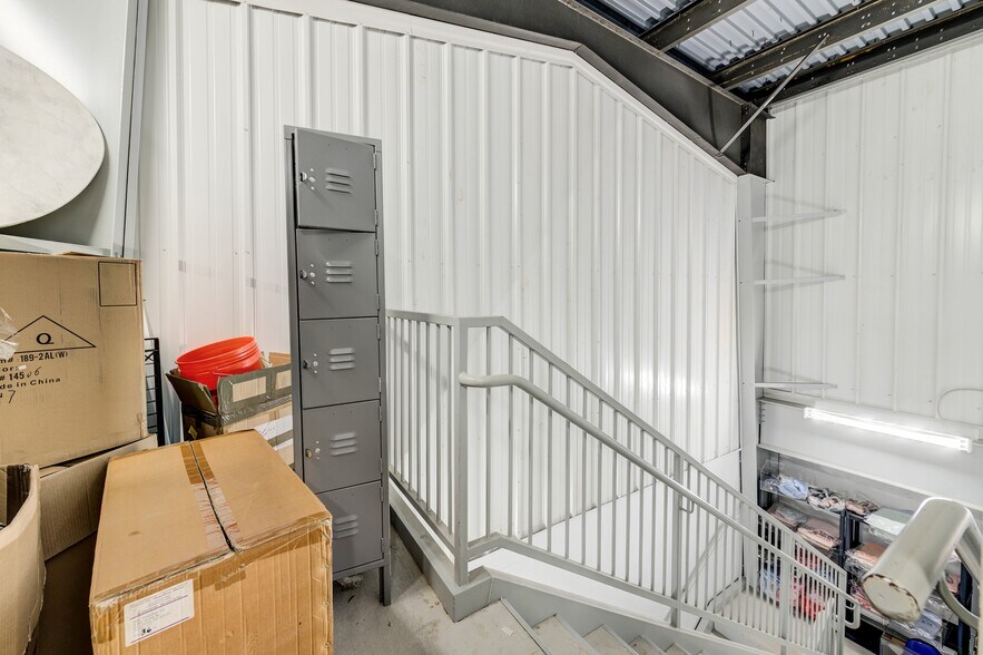 More Photos Of 9345 Olive Blvd, Saint Louis General Retail For Sale