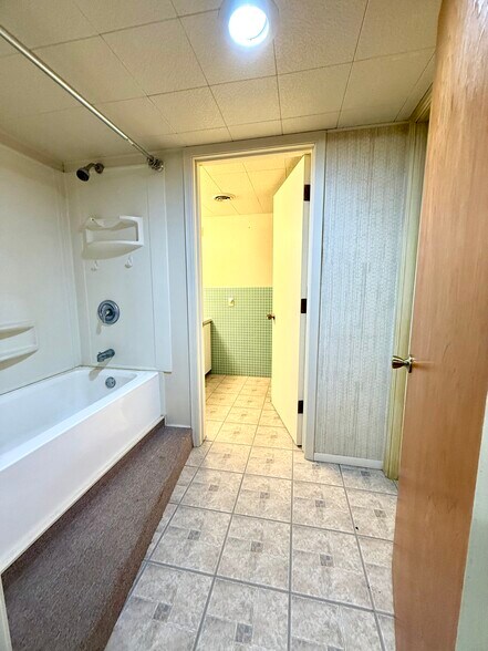 More Photos Of 33850 Armada Ridge Rd, Richmond Warehouse For Lease