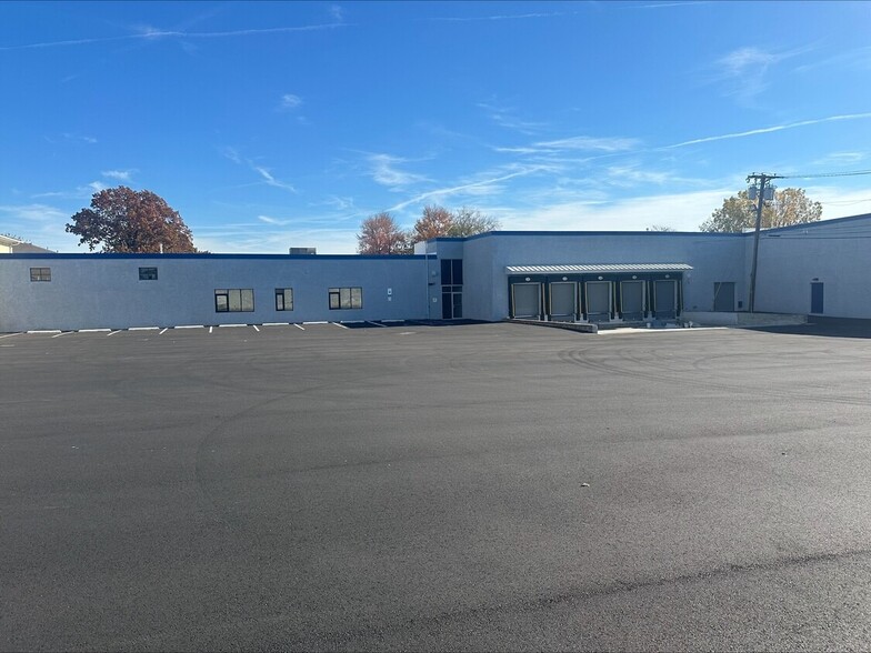 Primary Photo Of 400 N Midland Ave, Saddle Brook Warehouse For Lease