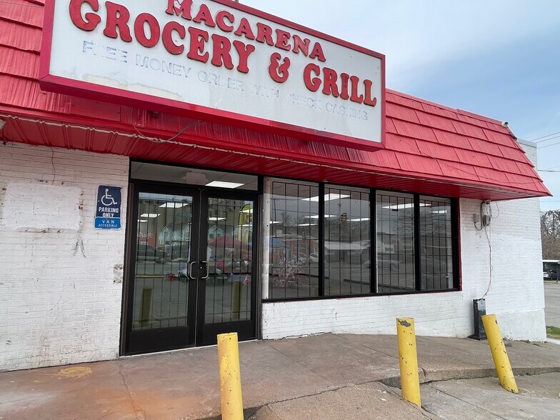 Primary Photo Of 3750 Hemphill St, Fort Worth Convenience Store For Lease