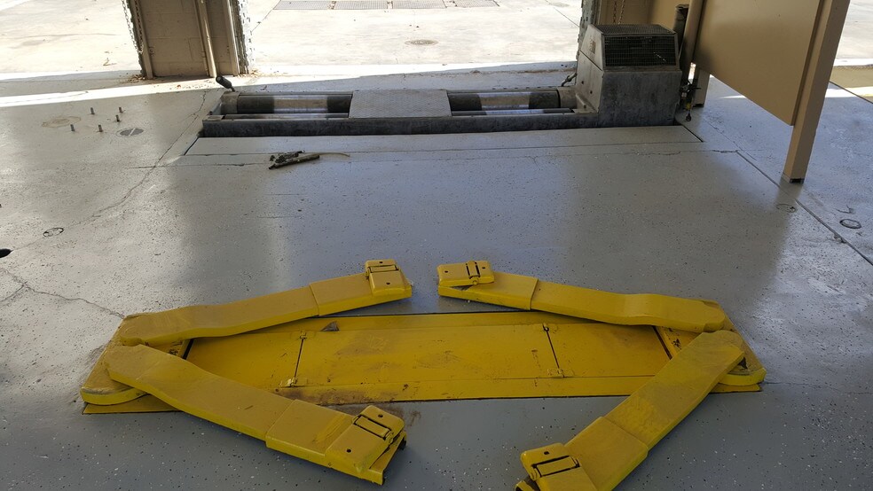 More Photos Of 202 E Palmdale Blvd, Palmdale Auto Repair For Lease