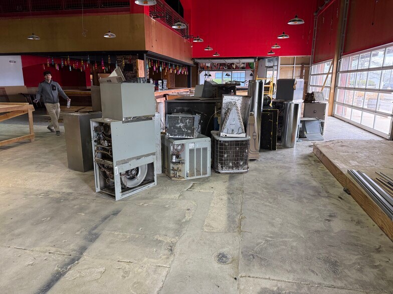 More Photos Of 1069 Polaris Pky, Columbus Restaurant For Sale