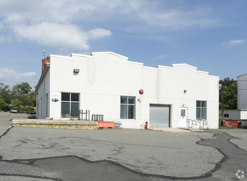 More Photos Of 2 Amboy Ave, Woodbridge Warehouse For Lease