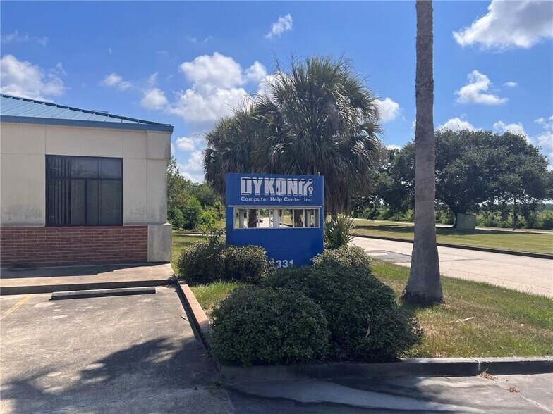 More Photos Of 11331 Lake Forest Blvd, New Orleans Storefront Retail Office For Sale