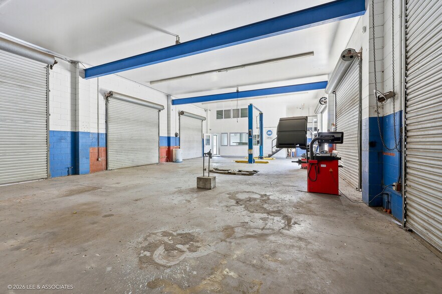 More Photos Of 2290 NE 1st Blvd, Gainesville Distribution For Sale