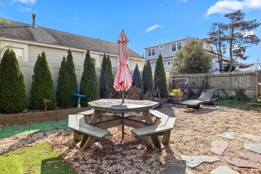 More Photos Of 512 Long Beach Blvd, Surf City Restaurant For Sale