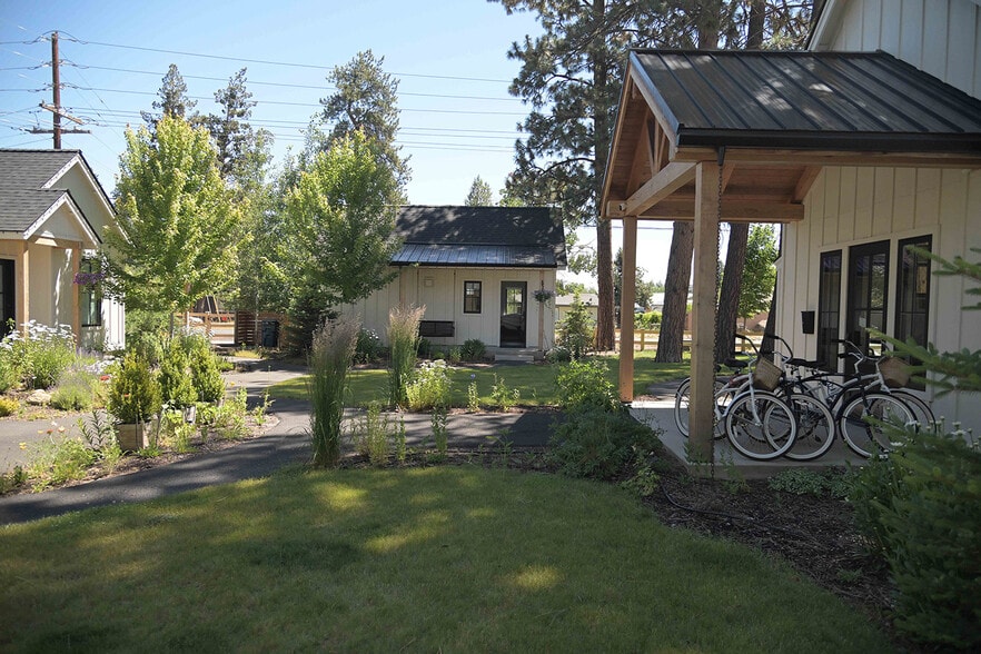 More Photos Of 560 E Main Ave, Sisters Hotel For Sale