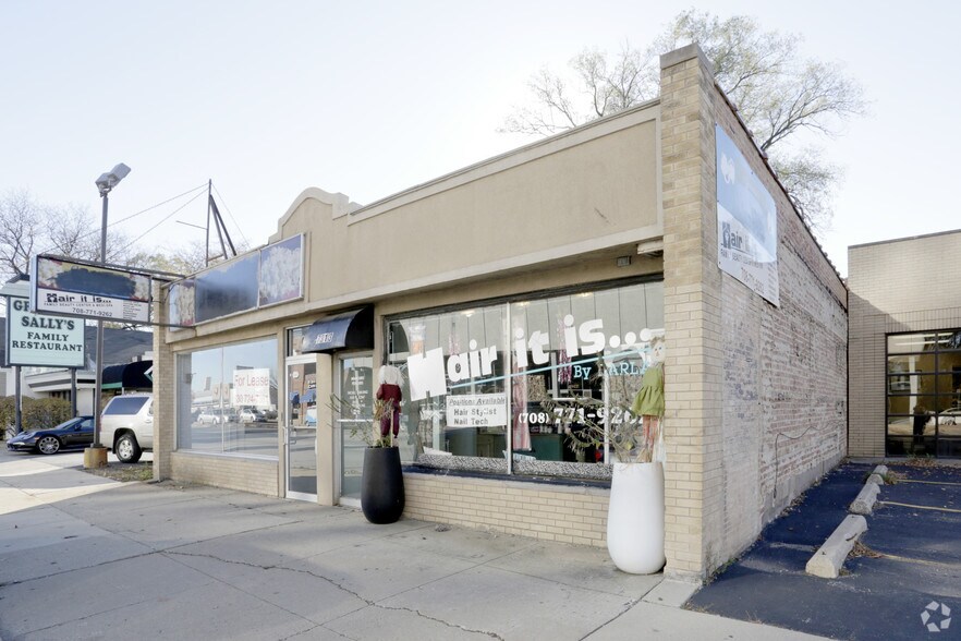More Photos Of 7311-7313 North Ave, River Forest Storefront Retail Office For Sale