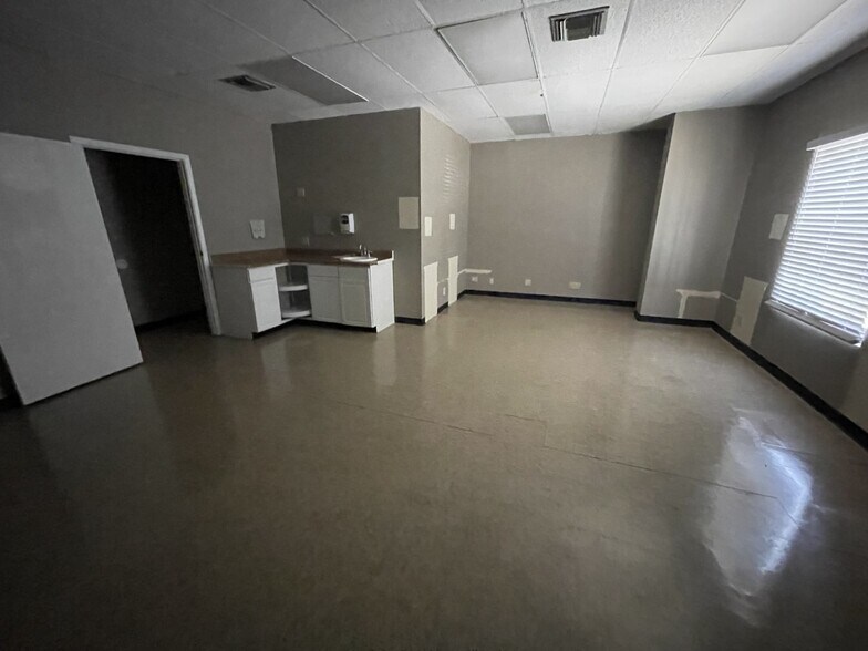 More Photos Of 7505 Lockheed Dr, El Paso Office For Sale