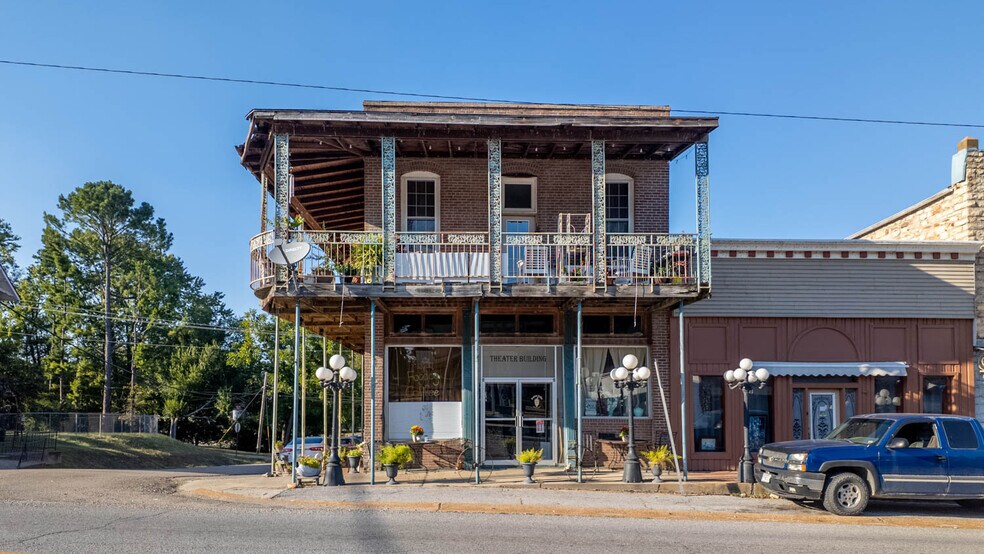 More Photos Of 385 Main St, Mammoth Spring General Retail For Sale