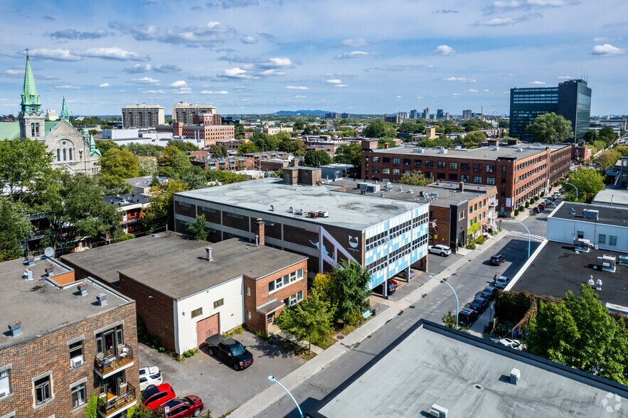 More Photos Of 2205 Rue Parthenais, Montréal Showroom For Lease