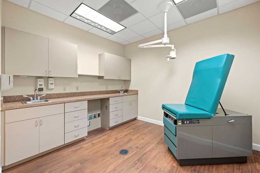 More Photos Of 923-931 37th Pl, Vero Beach Medical For Lease