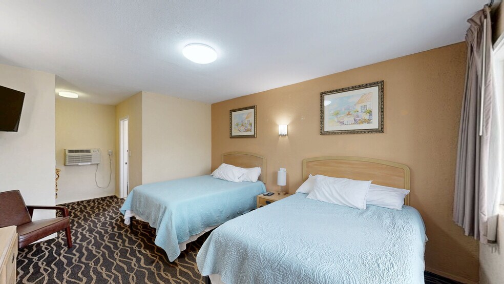 More Photos Of 640 S Ridgewood Ave, Daytona Beach Hotel For Sale