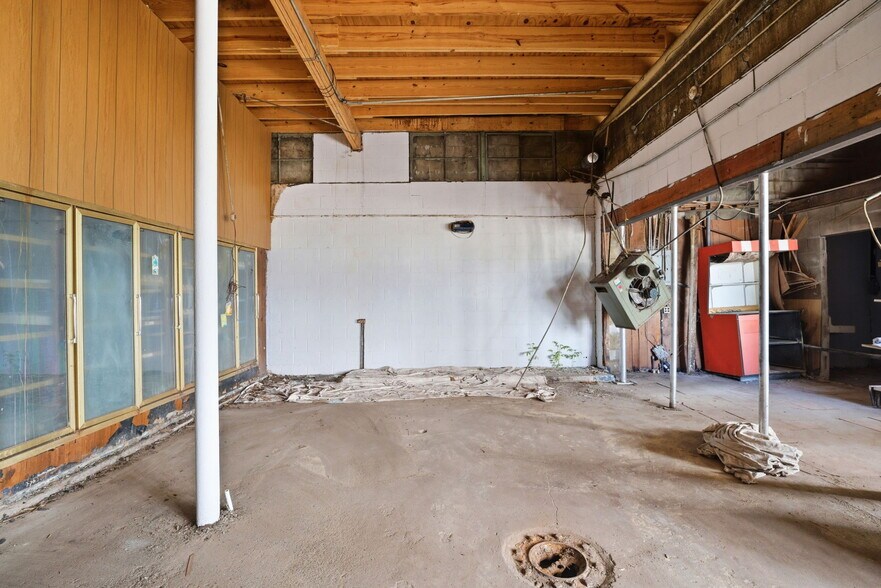 More Photos Of 414 S John St, Goldsboro General Retail For Sale