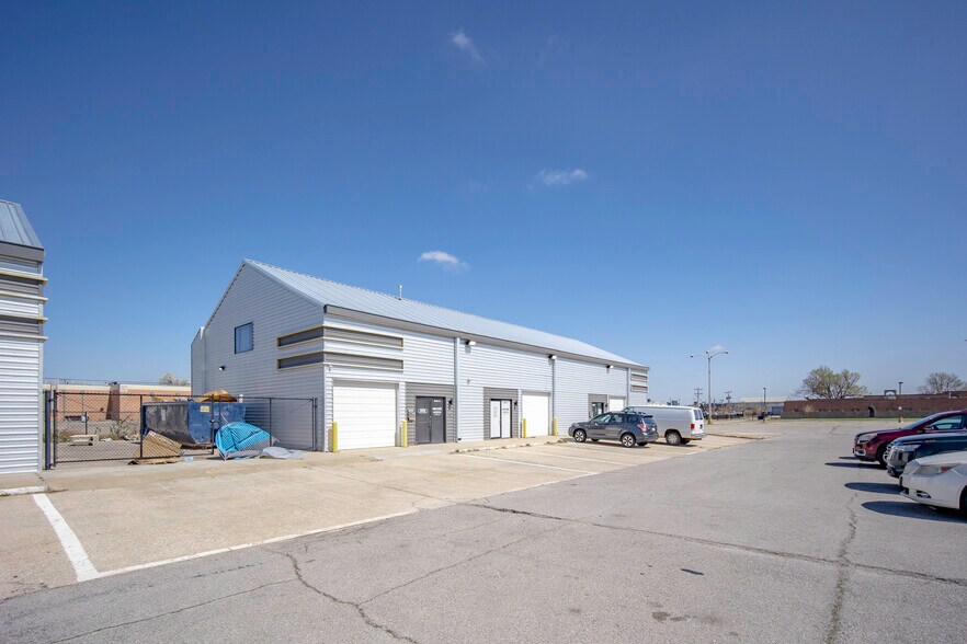 More Photos Of 4403-4411 SW 3rd St, Oklahoma City Showroom For Sale