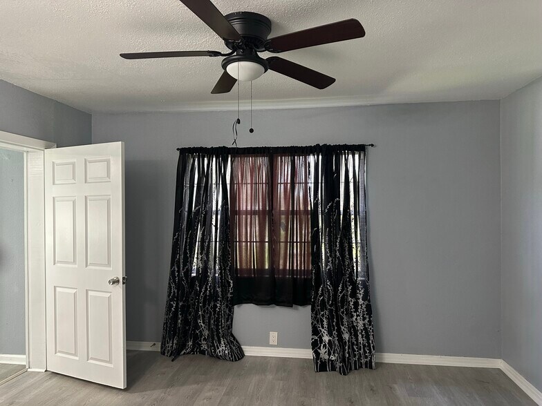 More Photos Of 5636 Kennedy Hills Dr, Seffner Storefront Retail Office For Sale