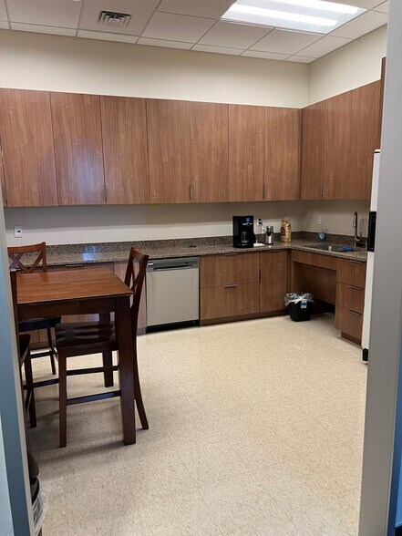 More Photos Of 7710 Rialto Blvd, Austin Medical For Lease