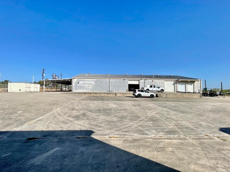 More Photos Of 161 County Road 777, Devine Industrial For Sale