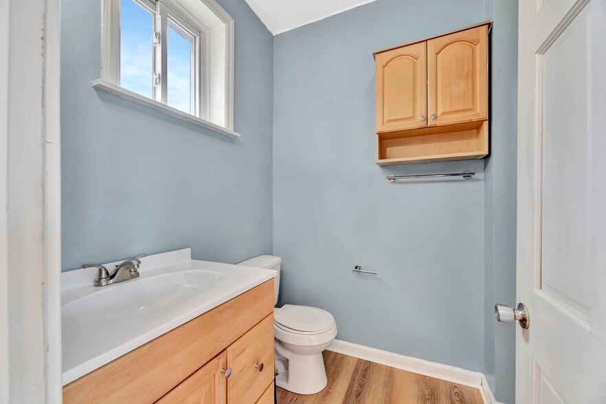 More Photos Of 804 N Lincoln St, Wilmington Storefront Retail Residential For Sale
