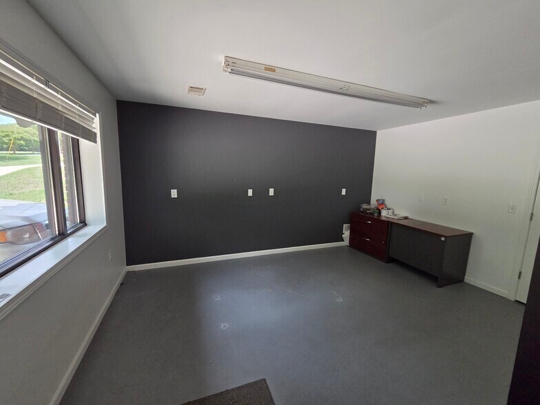 More Photos Of 3795 Evans Rd, Cumming Warehouse For Lease